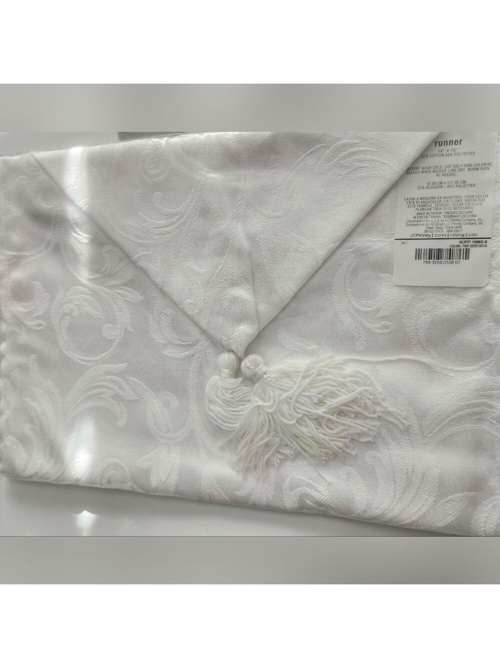 NWT Table Runner White Tone On Tone Brocade Floral Tassels 14 X 7052% Cotton